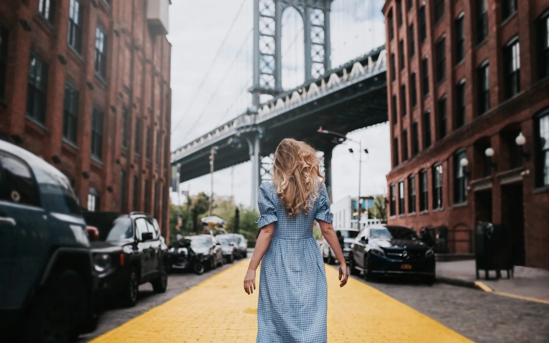 Всегда на улице. Николь Кордыш Нью Йорк. Девушки на улицах Нью-Йорка. Девушка на фоне Нью Йорка. Фотосессия на улицах Нью Йорка.
