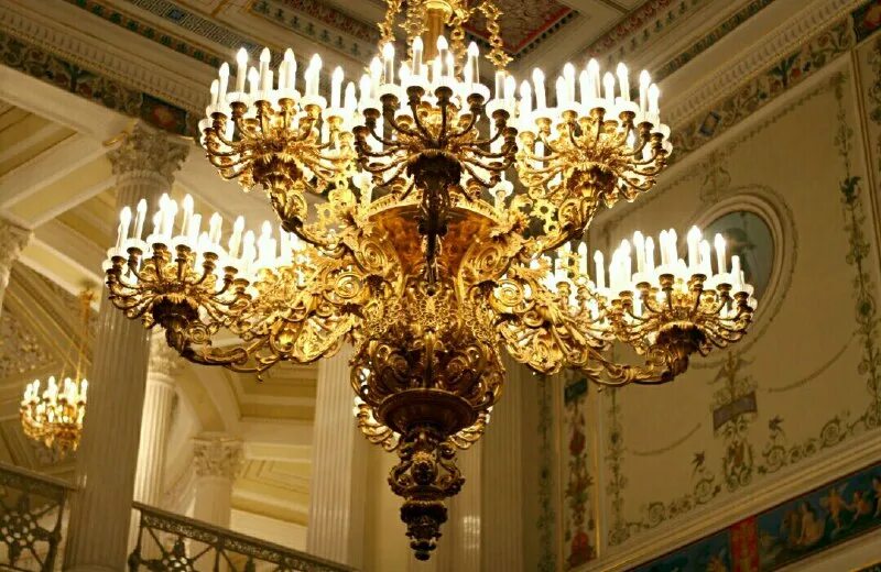 в каждой комнате дворца стояли букеты. в каждой комнате дворца стояли букеты цветов всего было 30 букетов. букингемский дворец внутри. стиль рококо юсуповский дворец. цветы сентября.