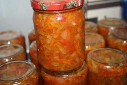 Заготовки на зиму. Суп харчо на зиму заготовка. Испанский суп чоризо. Суп на зиму. Салат с перловки на зиму в банках.