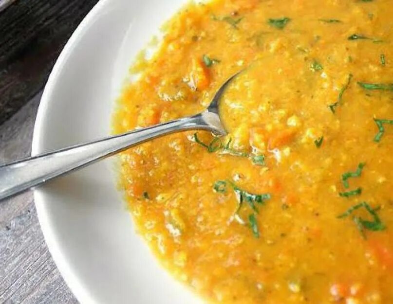 Суп картофельный с зел горошком. Гороховый суп без мяса. Гороховый суп в хлебе. Гороховый суп с сухариками. Как сварить гороховый суп без мяса.