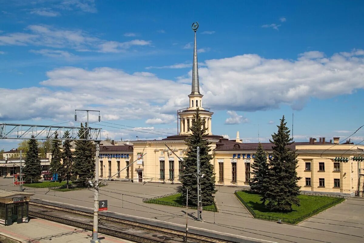 Столица Карелии Петрозаводск. Республика Карелия столица — город Петрозаводск. Петрозаводск центр города. Памятники Петрозаводска столицы Карелии.