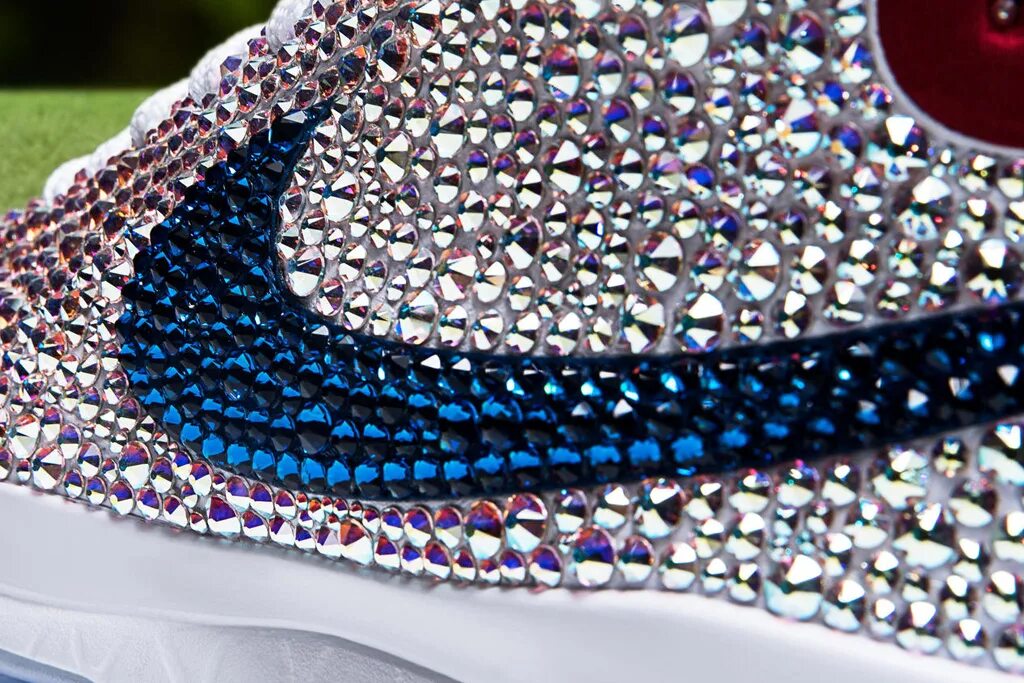 Nike Swarovski. Nike x Swarovski. Найк Калаба с Сваровски. Nike со стразами Swarovski. Кроссовки стразы купить