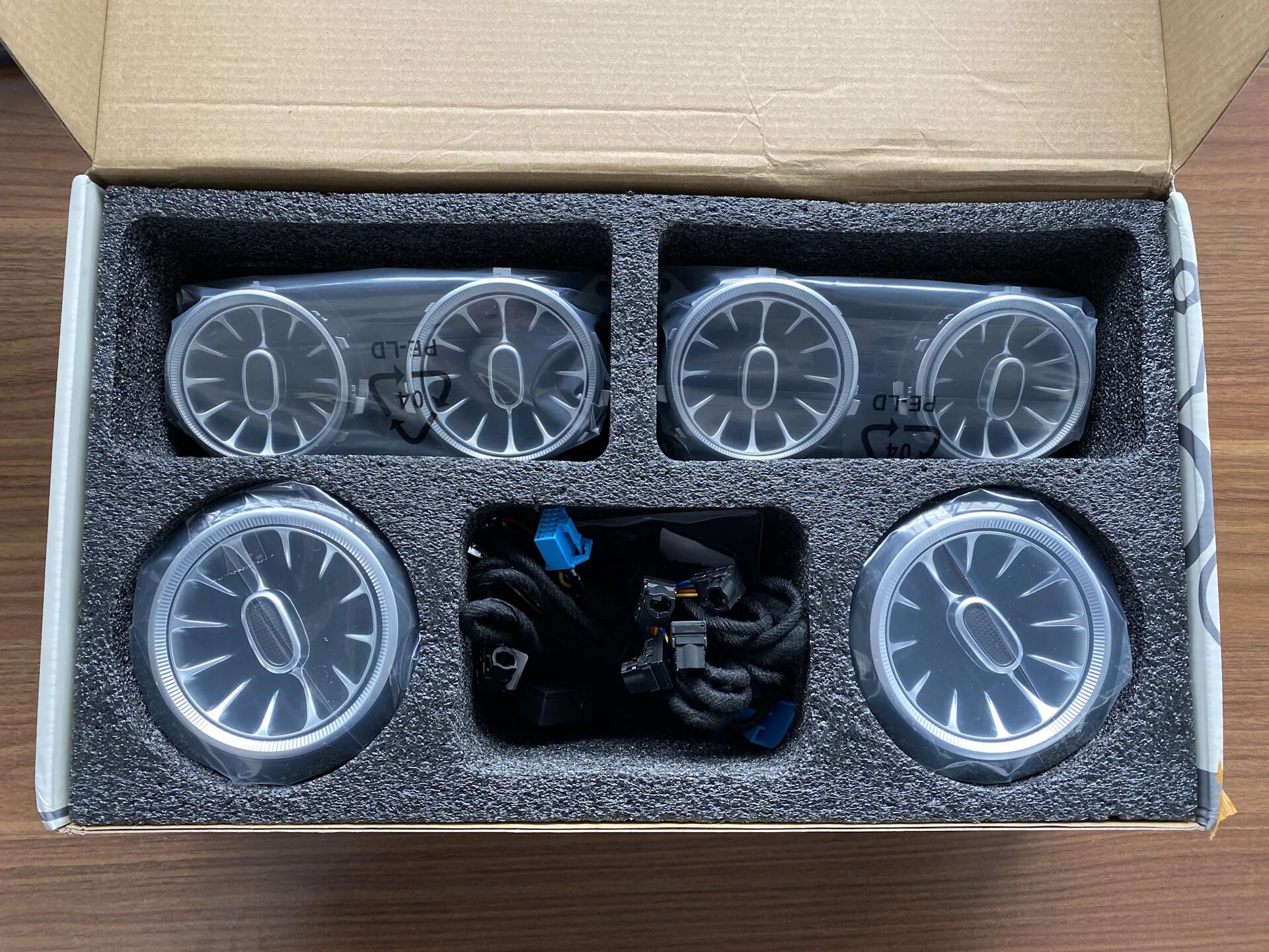 Дефлектор воздуховода мерседес амг. Дефлекторы amg. Дефлекторы амг на гранту. Дефлекторы amg. Дефлекторы воздуховодов амг.