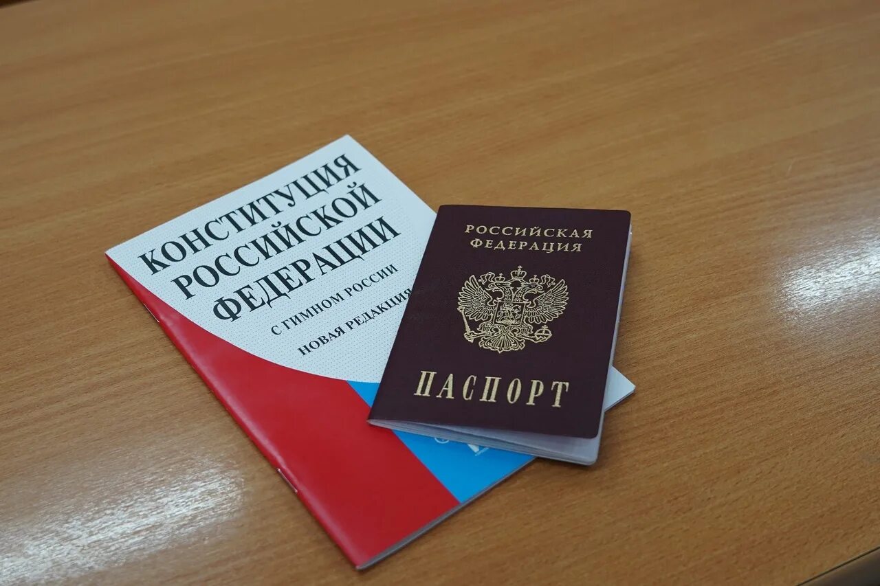 Получили главный документ. Вручение паспортов Республики Коми. Вручение паспортов главой Республики Коми.