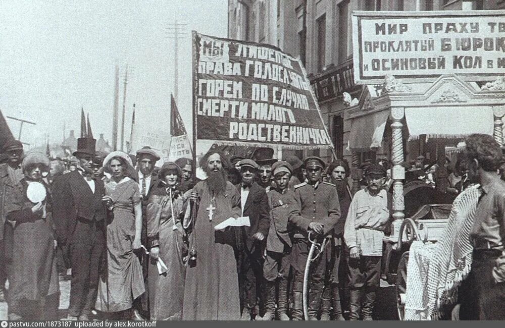 Антирелигиозная пропаганда в ссср. Причины антирелигиозной политики большевиков. Комсомольское рождество 1923. Антирелигиозная демонстрация в ссср. Антирелигиозная кампания в ссср.