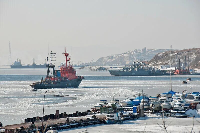 Примрыбфлот владивосток. Суда владивостока. Борис вилькицкий танкер. Подход судов владивосток. Портовый город за владивостоком.