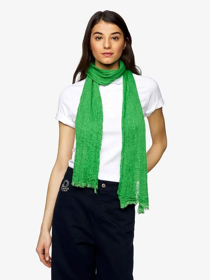 Зеленый шарф купить. Палантины Бенеттон. Платок Бенеттон. Шарф Benetton зеленый. Бенеттон шарф голубо -малиновый.