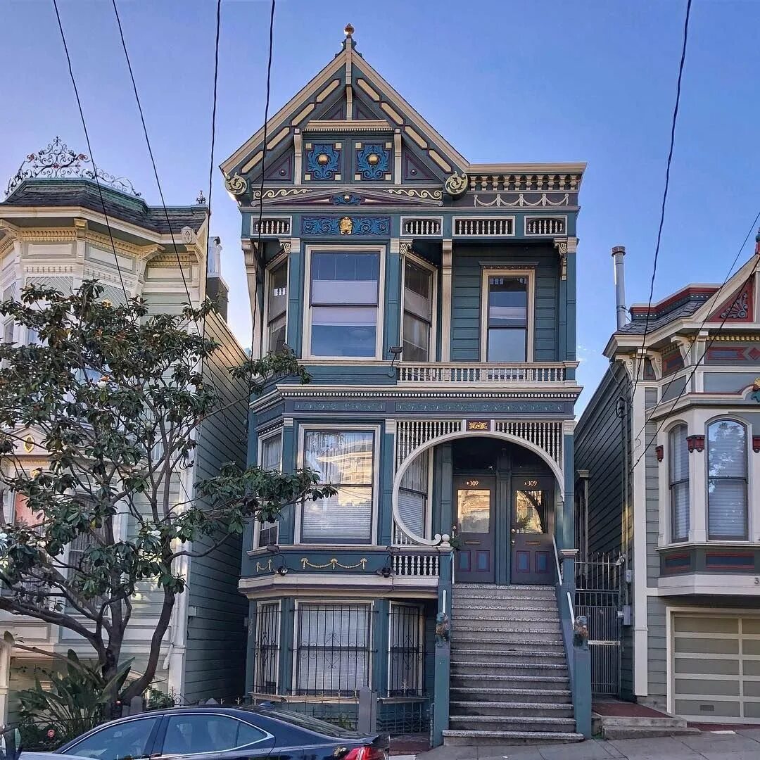San house. Викторианский дом Сан Франциско. Дом в викторианском стиле Сан-Франциско. Викторианские домики Сан Франциско. Сан Франциско дома Викторианский стиль.