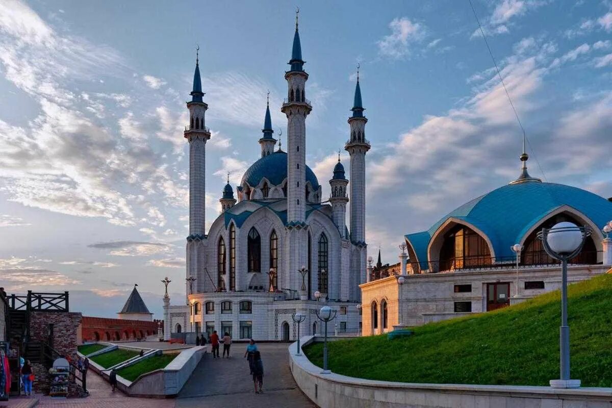 Чем известен казанский кремль. Кул-Шариф Казань. Казань Казанский кремлькуль Шариф. Кремль кул Шариф. Мечети Казани в Казанском Кремле.