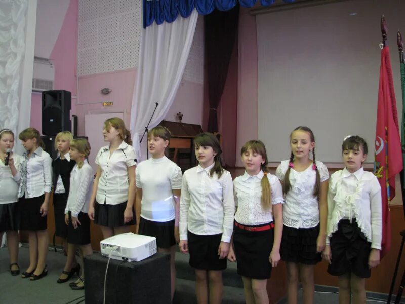 Гимназия 4 брянск декабрьский бал 2005. Гимназия №4 брянск. Герб 4 гимназия брянск. Гимназия 4 брянск. Сайт гимназия 4 брянск.