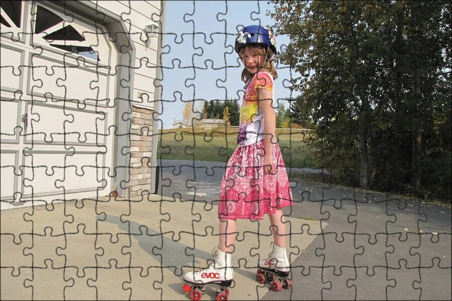 Девочка. Катание на роликовых коньках. Ролики юбка. Ролики для девочек. Ролики юбка.