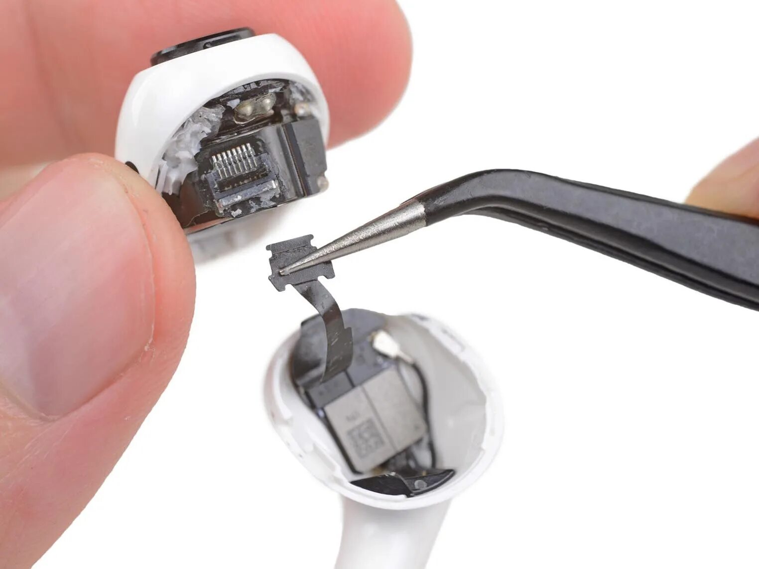 Как починить airpods. Airpods 2 внутри. airpods 2 в разборе. apple airpods pro внутри. airpods 1 внутри.