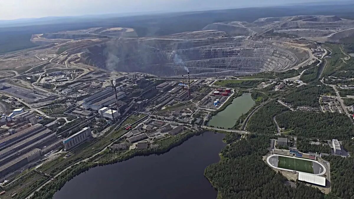 Ковдорский горно-обогатительный комбинат (ковдорский гок). Горно-обогатительный комбинат мурманская область. Горно-обогатительный комбинат ковдор. Горно-обогатительный комбинат мурманская область. Ковдорский гок мурманская область.