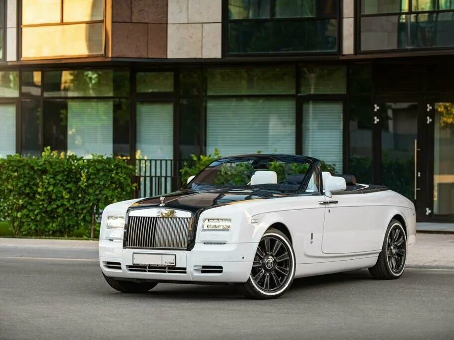 Белый роллс. Роллс Ройс кабриолет. Роллс Ройс Фантом кабриолет. Rolls Royce Ghost кабриолет. Роллс Ройс Фантом 2016.