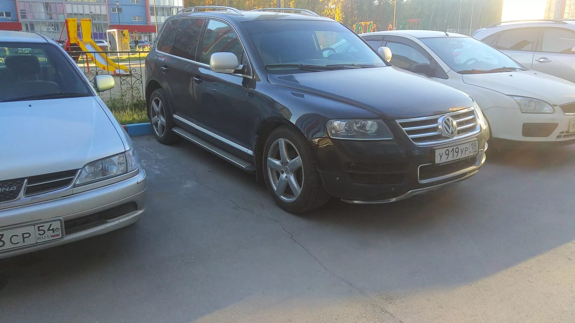 Touareg nf заправка азотом. Туарег на пневме. Фольксваген туарег на пневме. Фольксваген туарег на пневме. Занизить пневму touareg.