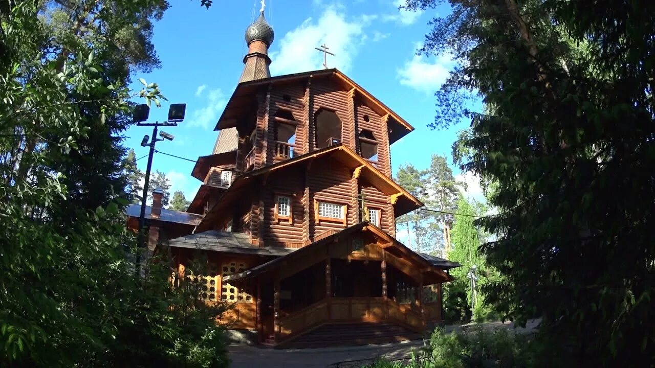 Храм в вырице. Часовня серафима вырицкого в вырице. Храм в вырице. Храм иконы божией матери вырица. Вырица ленинградская область храм вырицкого серафима.