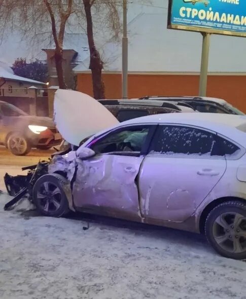 Сбитый машиной голубь. Авария в Оренбурге на улице Степана Разина. ДТП на проспекте победа Оренбург сегодня утром. Машина врезалась в бок Березовский.