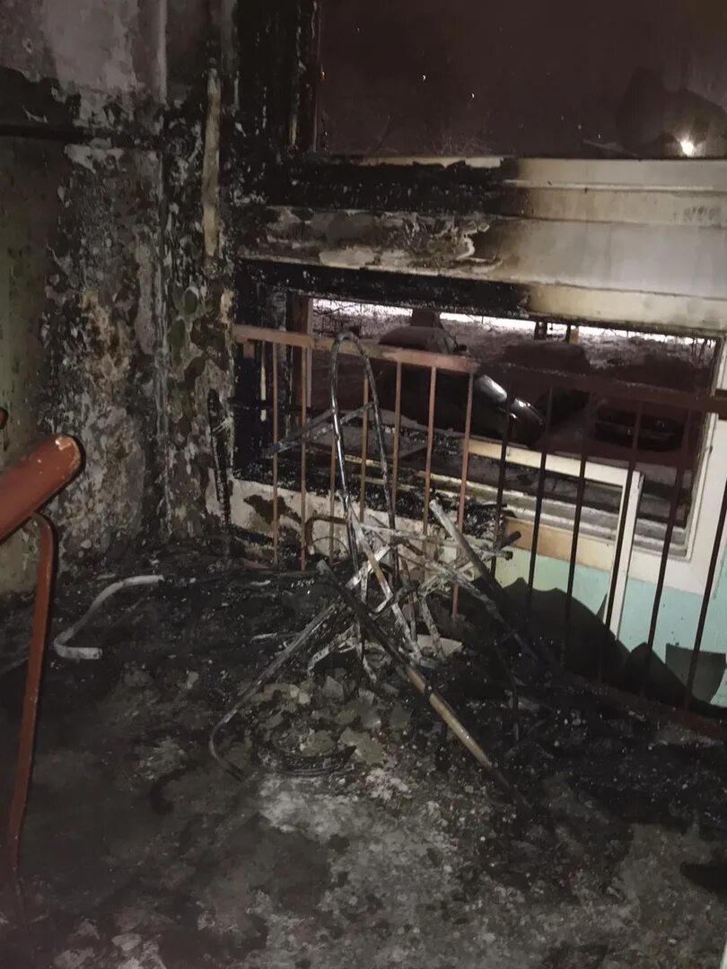 Дым в подъезде. Дым в подъезде. Поджог в подъезде. Пожарный подъезд. Пожар в подъезде.