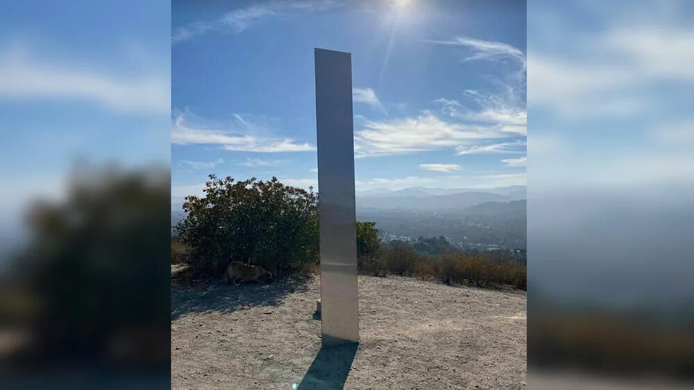 Загадочные столбы. Зеркальные монолиты в сша. Зеркальные монолиты в сша. Таинственный монолит штат юта. Монолит в реальной жизни.