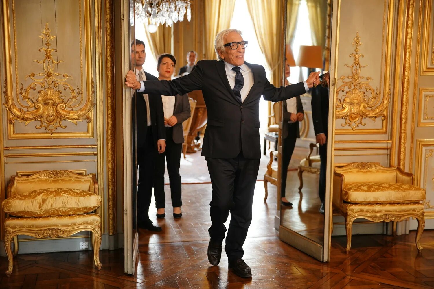 неувольняемый фильм. неувольняемый / irréductible (2022). неувольняемый (2022) irreductible. неувольняемый / irréductible (2022). неувольняемый постер.