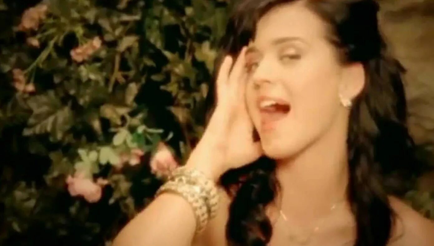 Katy perry live 2008. Katy perry - i kissed a girl (from “the prismatic world tour live”). I kissed a girl katy perry обложка. A kissed a girl текст. Katy perry i kissed a girl.