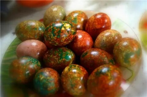 Покраска яиц зеленкой