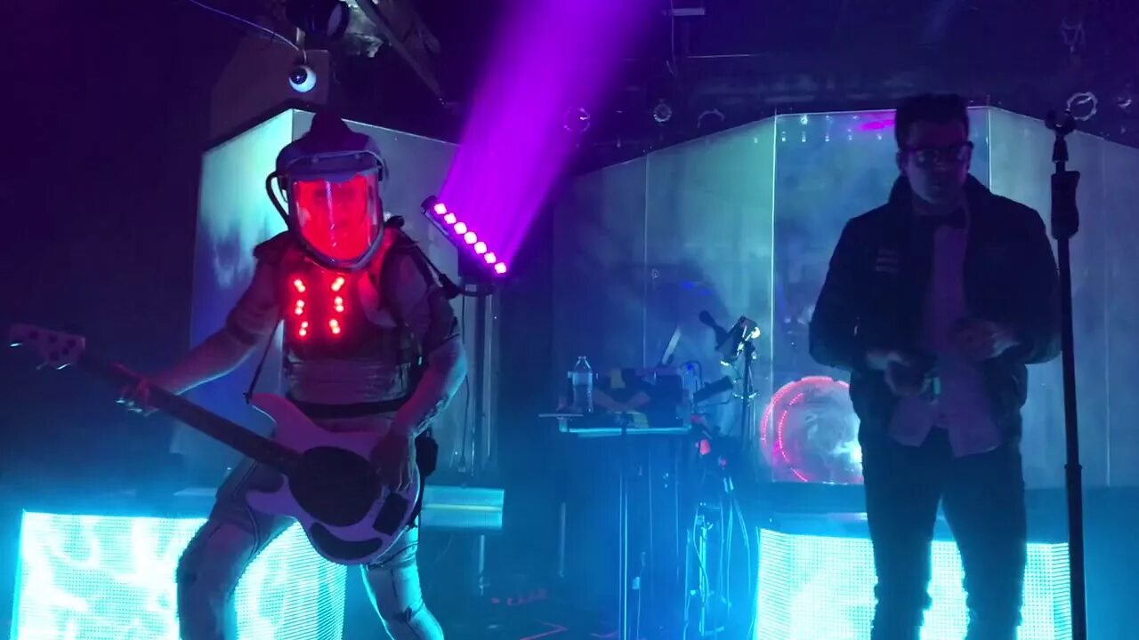 Starset point of no return. Группа starset. брок ричардс starset. сюзанна енгерерова starset. starset концерт.