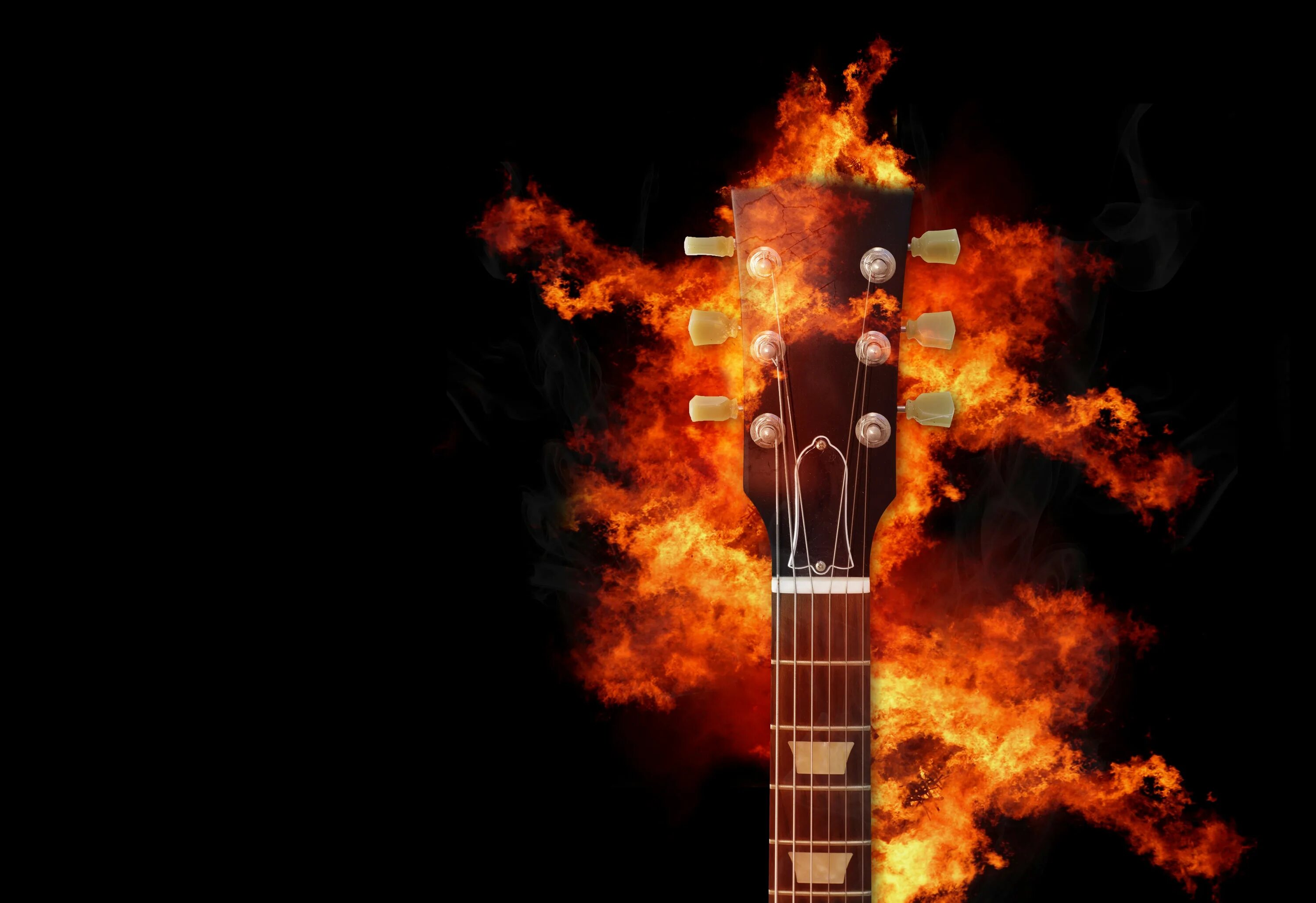 Гитара сгорела. Огненная гитара. Горящие гитары. Гитара в огне. Рок гитара.