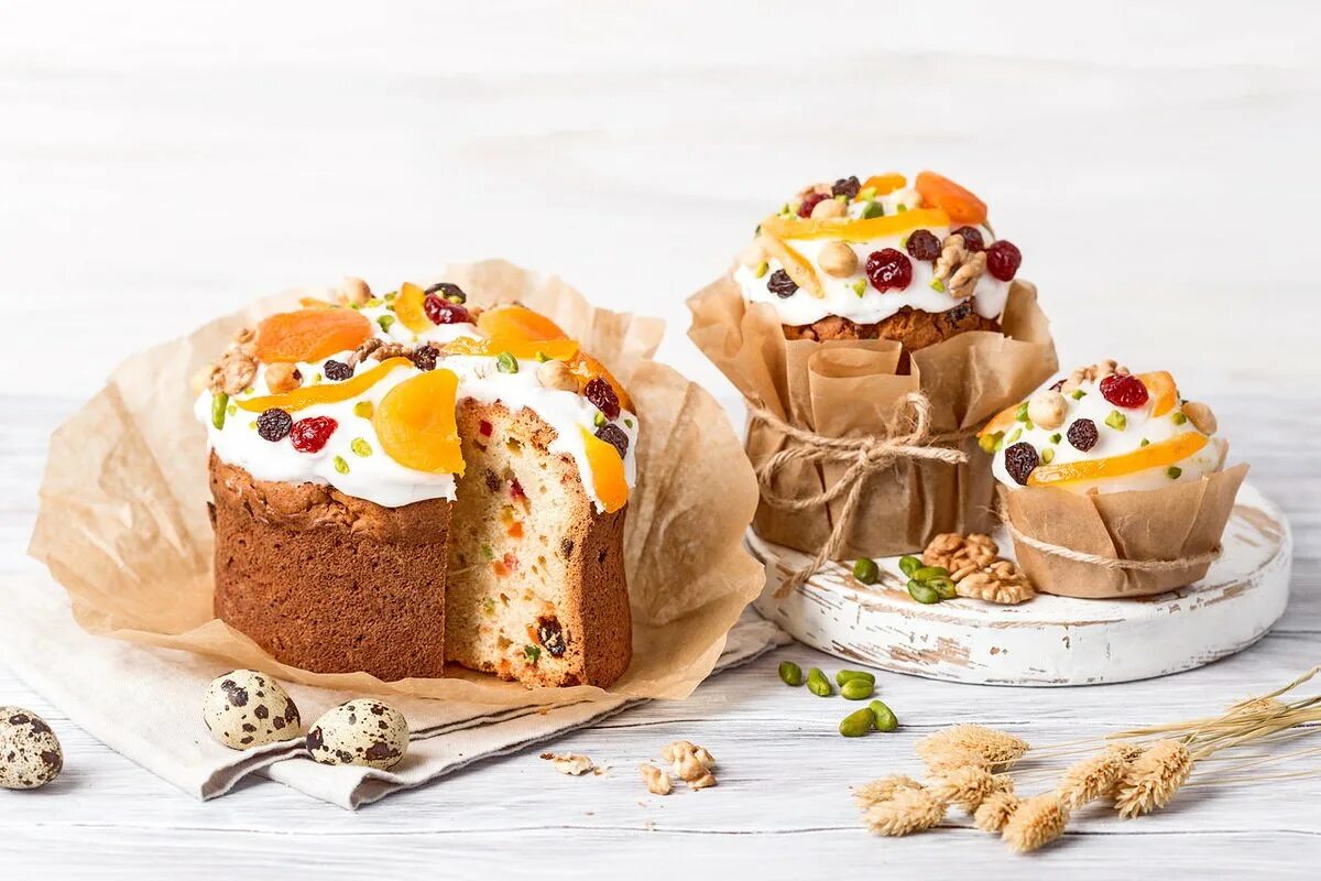 Кулич Пасхальный с цукатами и орехами