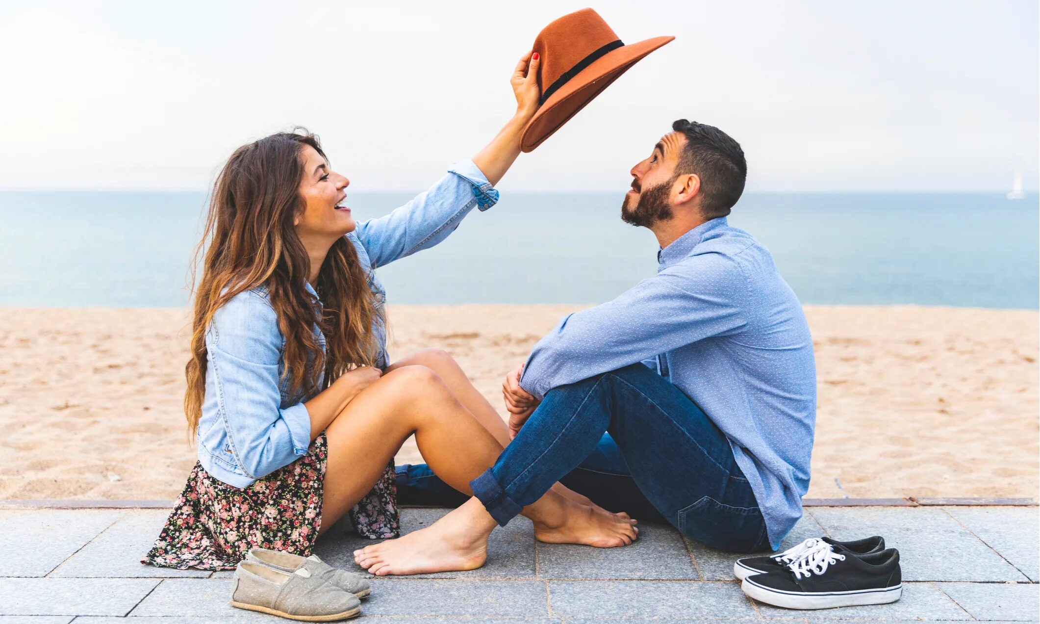 Сразу начала новые отношения. Переговоры между мужчиной и женщиной. Счастливые влюбленные. Семейная ссора. Влюбленные пары.