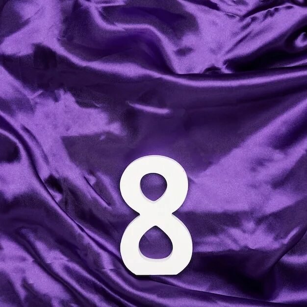 Одежда с цифрой 8. Фото цифр фиолетовый. C 8 page