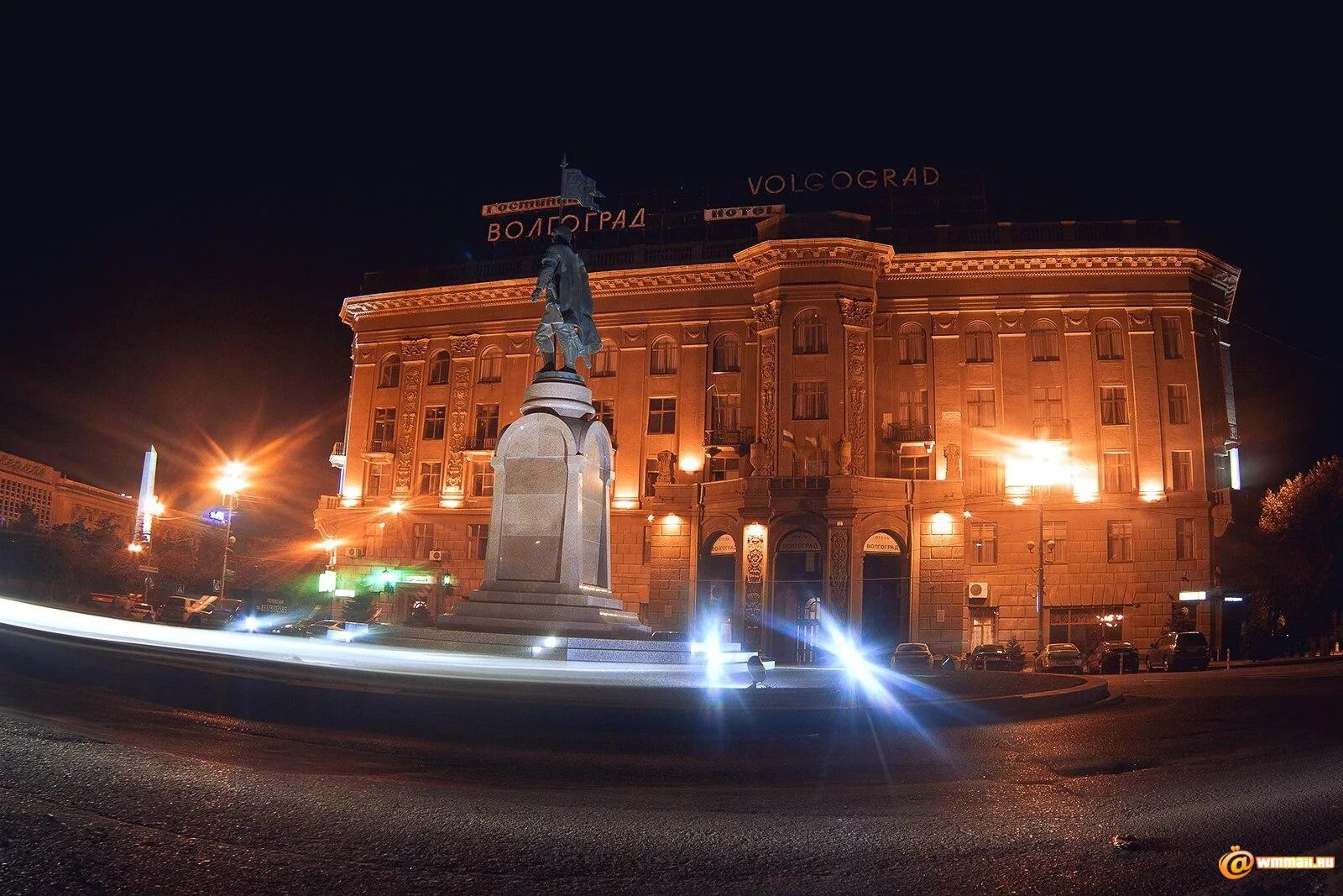 Волгоград вечером. Набережная Волгоград ночью. Волгоград центр ночью. Ночные улицы Волгограда. Волгоград ночью центр города.