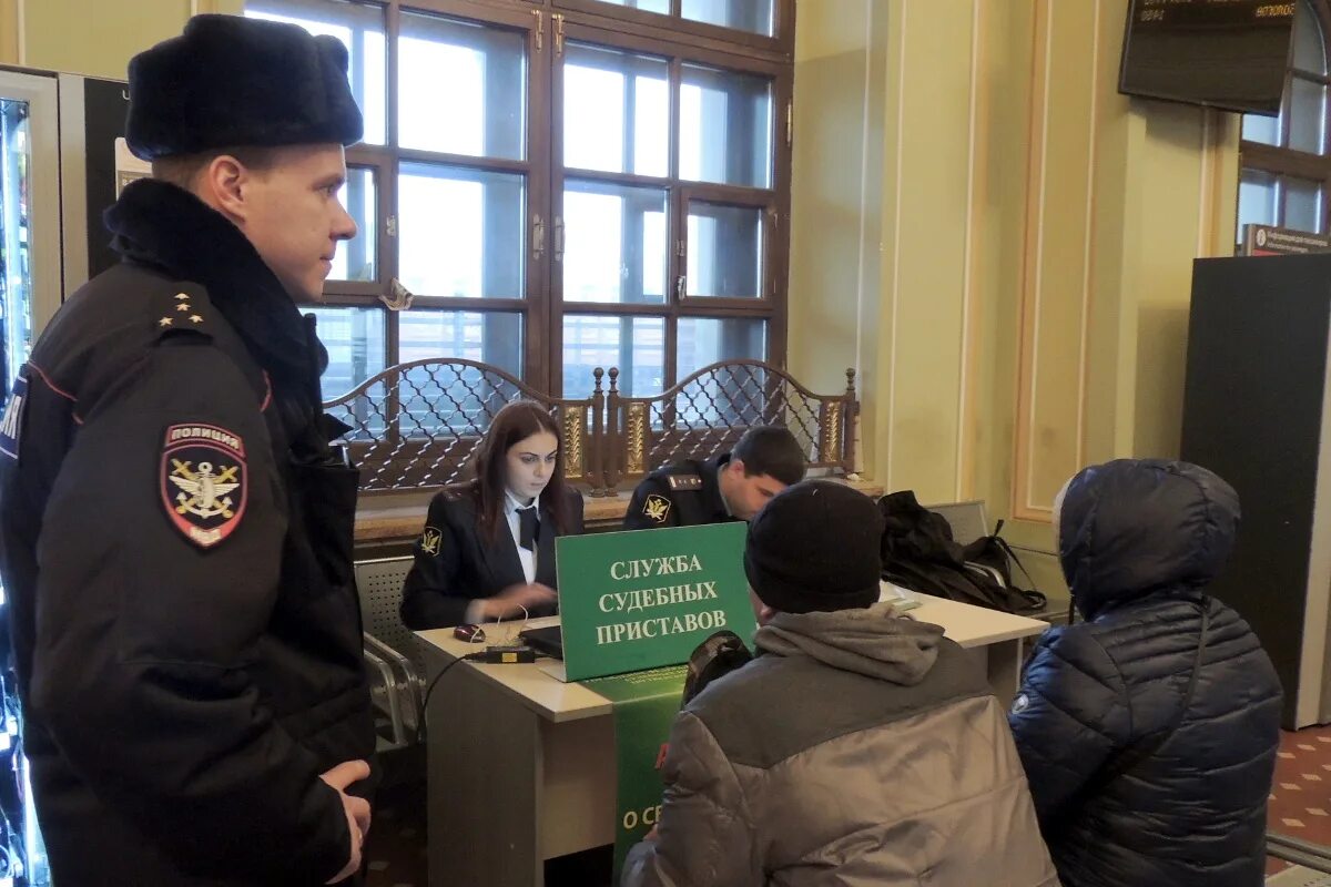 Коллектив судебных приставов. Вокзал тверь транспортная безопасность. Рабочее место судебного пристава. Судебные приставы г железнодорожного. Судебные приставы балашиха.