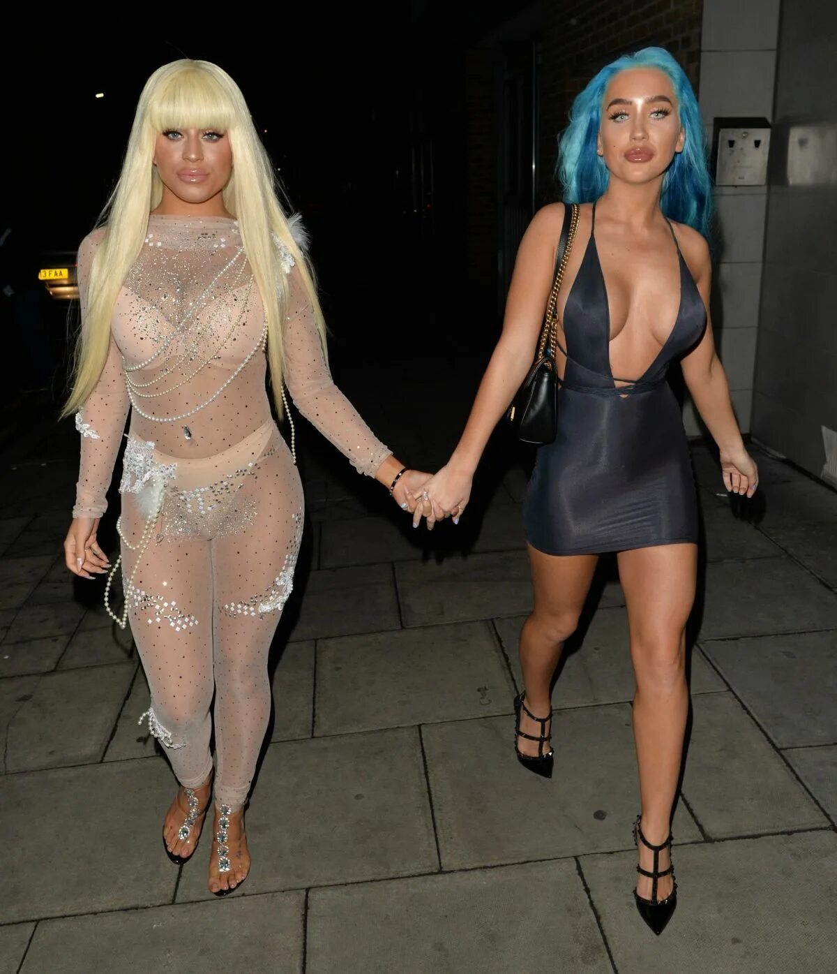 Клубная одежда для девушек. Развратно одеться. Развратно одеться. Девушки в эротических платьях. Эротическое мини платье.