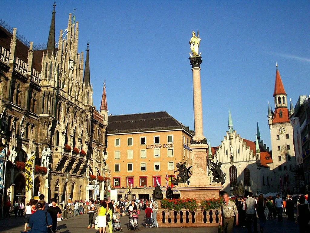 Мюнхен 9. Исторический жилой комплекс в мюнхене. Город мюних в германии. Мюнхен видео города. Мой munich.