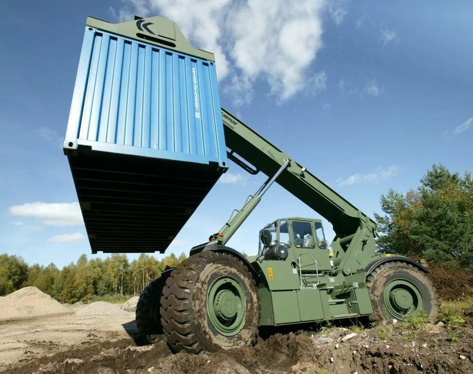 Rt 240. Kalmar rt240. погрузчик для контейнеров 20 футов. rt240 container processor. контейнерный погрузчик фото.