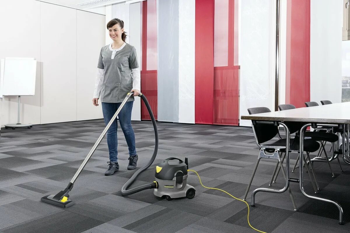 Включи станцию уборки. Karcher t 7/1 Classic 1.527-181. Karcher t7/1 Classic. Пылесос кёрхер т7/1. Пылесос сухой уборки Karcher t 7/1 Eco!efficiency.