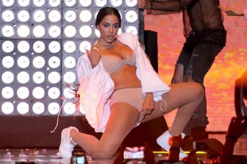 Anitta plus hot que jamais sur scène.