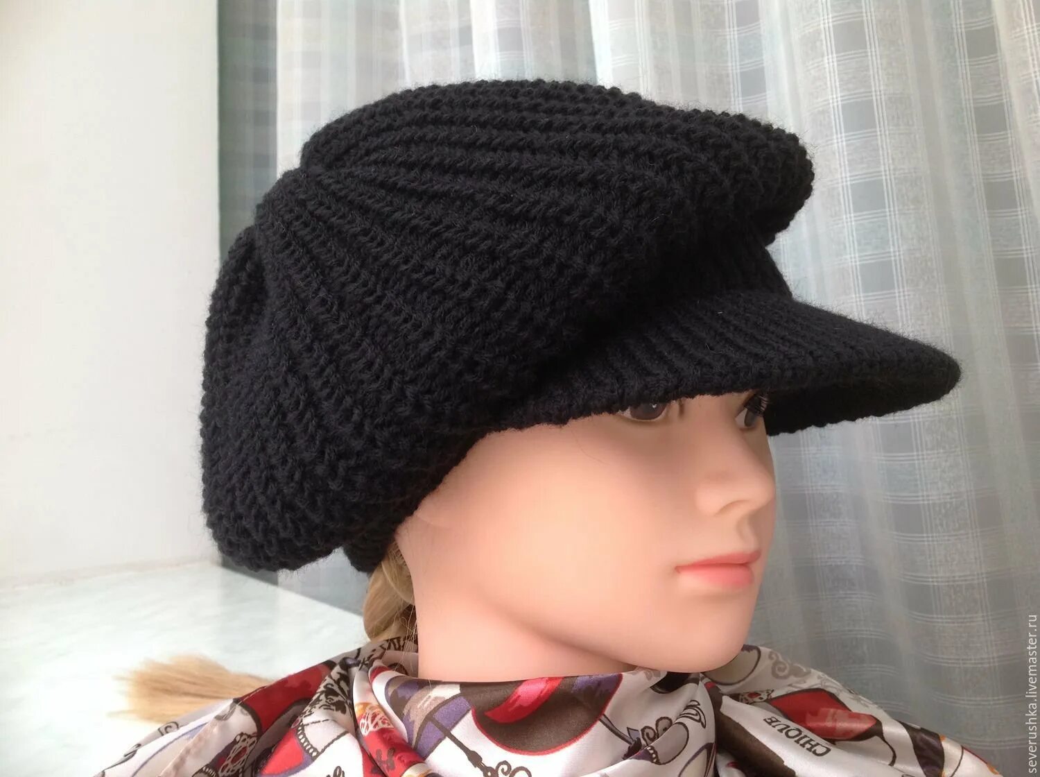 Шапка с козырьком спицами. Кепка гаврош вязаная. вязаный берет с козырьком. вязаная кепка с козырьком. вязаные шапки, береты кепи.