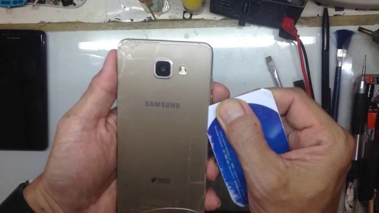 Как открывать телефон samsung. Samsung a7 крышка. Крышка самсунг а50. Samsung Galaxy j 5 2016 корпус. Корпус Samsung j4 Plus.