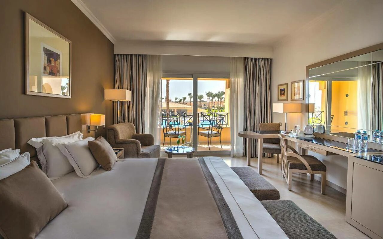 Cleopatra makadi bay 5. Клеопатра лакшери макади бей хургада. Номер отеля клеопатра. Отель cleopatra luxury resort makadi bay 5 египет. Клеопатра лакшери резорт хургада.