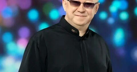 У нашего крылечка кучин