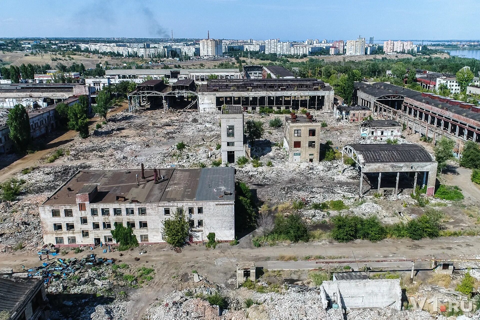 Разрушенный волгоград. Волгоградский тракторный завод. Сталинградский Волгоградский тракторный завод. Развалины тракторного завода Волгоград. Волгоградский тракторный завод в настоящее.