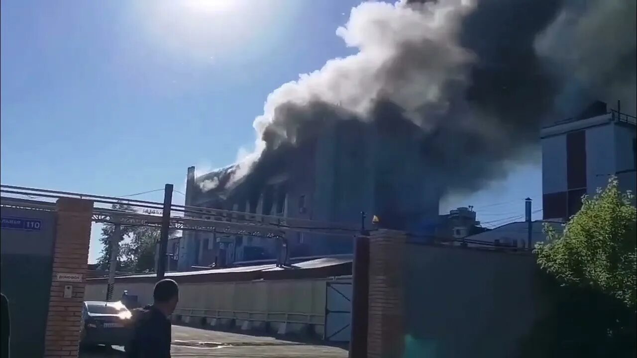 Пожар на производстве. Пожары. Пожар в подмосковье сейчас. Пожар в подмосковье видео. Пожар в здании.