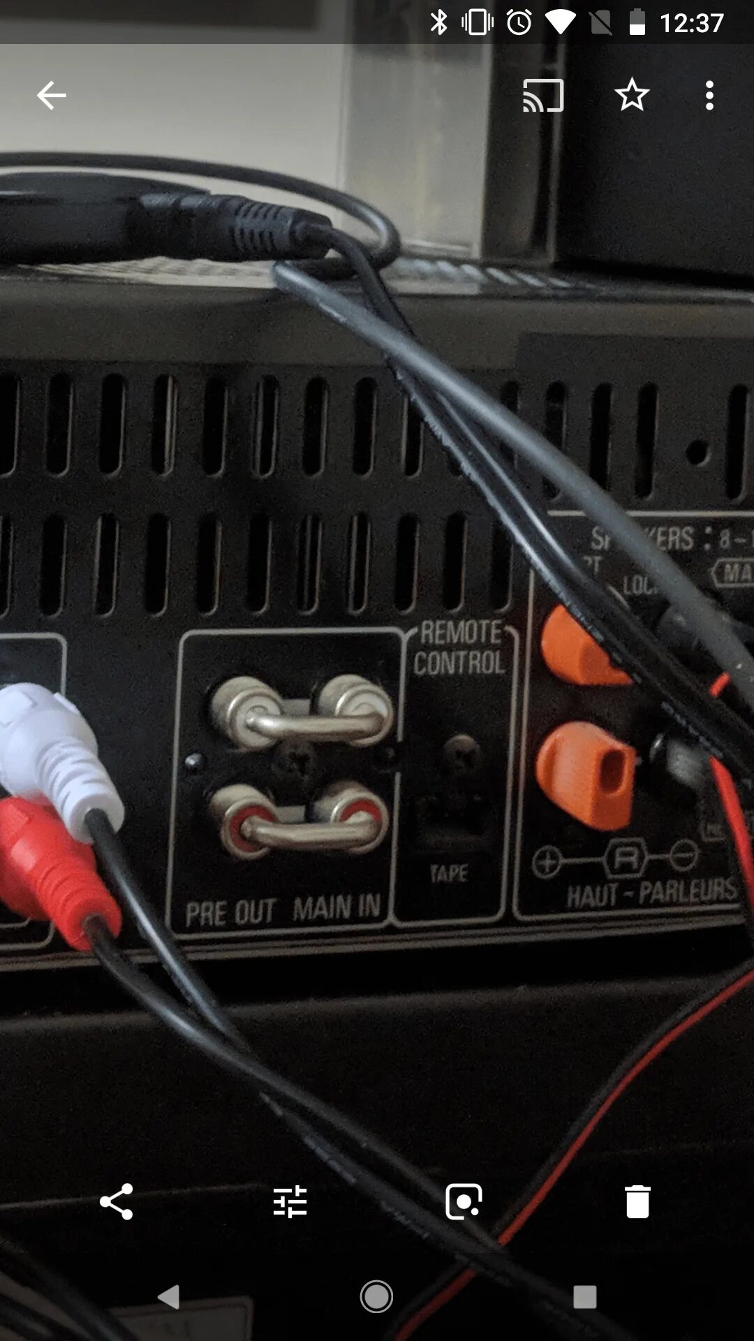Pre out. Активный сабвуфер с rca. pre out subwoofer на ресивере. subwoofer pre out кабель. line in subwoofer out провод.