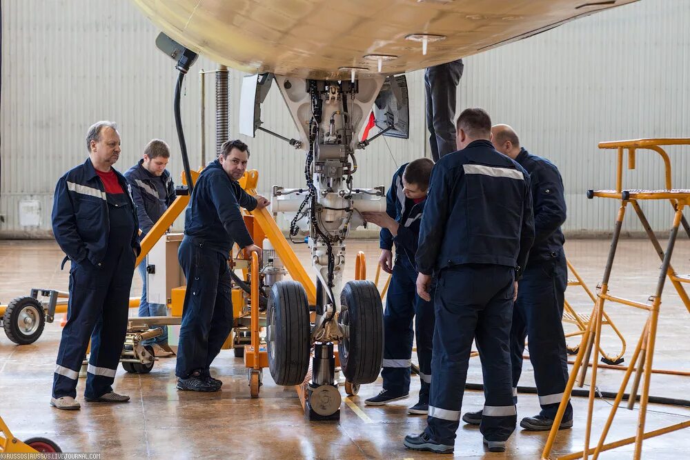 Дензел вашингтон летчик экипаж. Испытания экипаж. Командующий военно- морской авиацией в 2001 году?. Подготовка пилотов. Испытания экипаж.