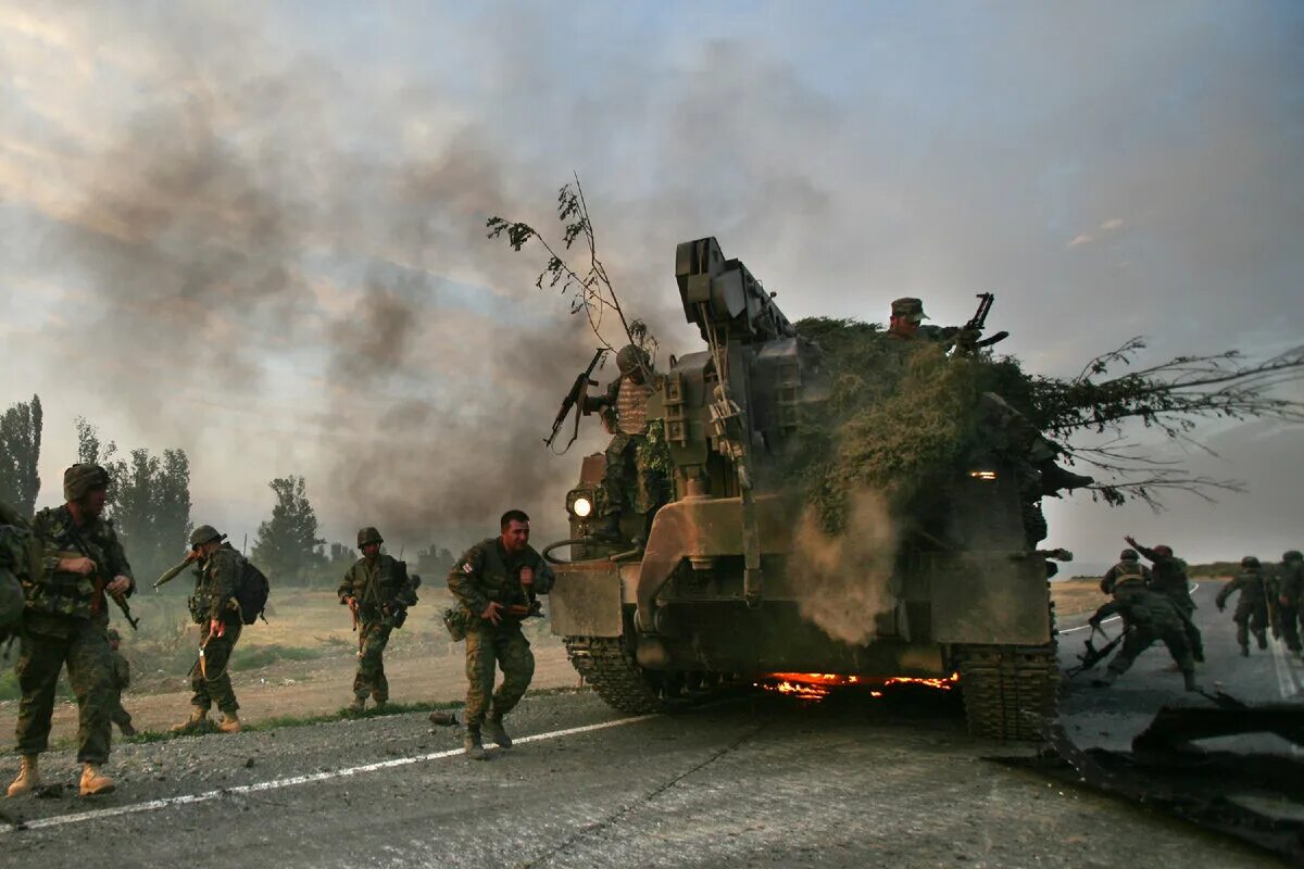Конфликт в осетии. Август 2008 разрушенный цхинвал. 2008 грузино-осетинская война. 2008 цхинвал спецназ. 08.08.08 война в южной осетии.