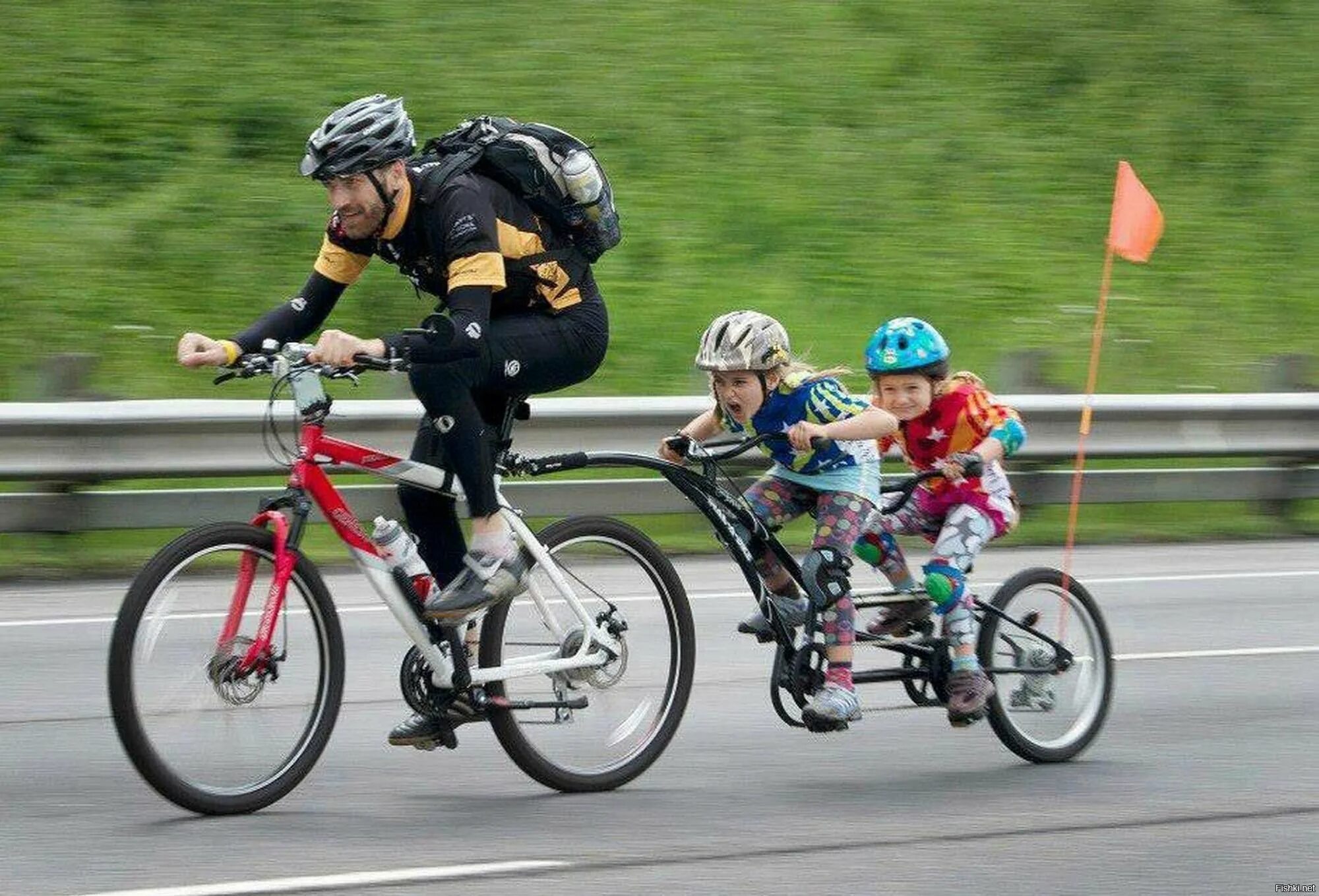 Ездить отправиться. Смешные велосипеды. Смешной велосипедист. Велосипедист на велосипеде. Дети с велосипедом.