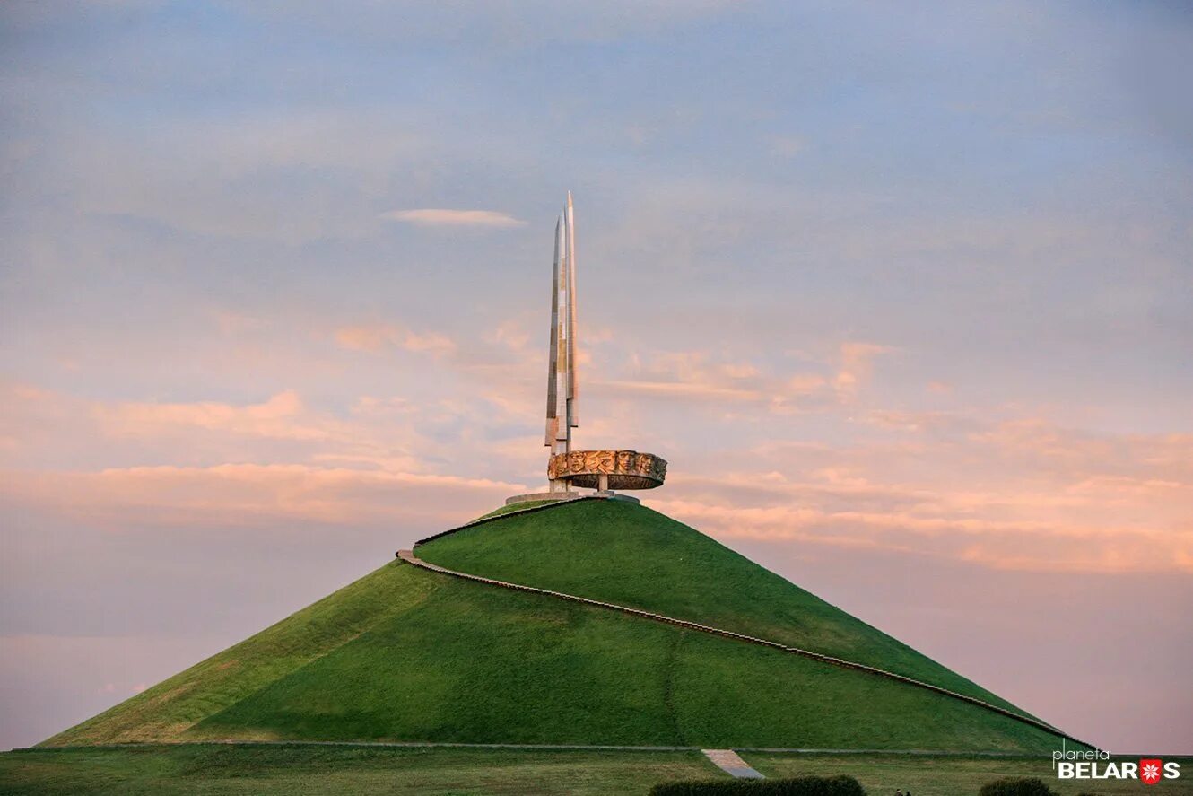 Минский курган. Мемориальный комплекс Курган славы. Курган славы в Белоруссии. Курган славы Минск. Мемориал Минск Курган славы.