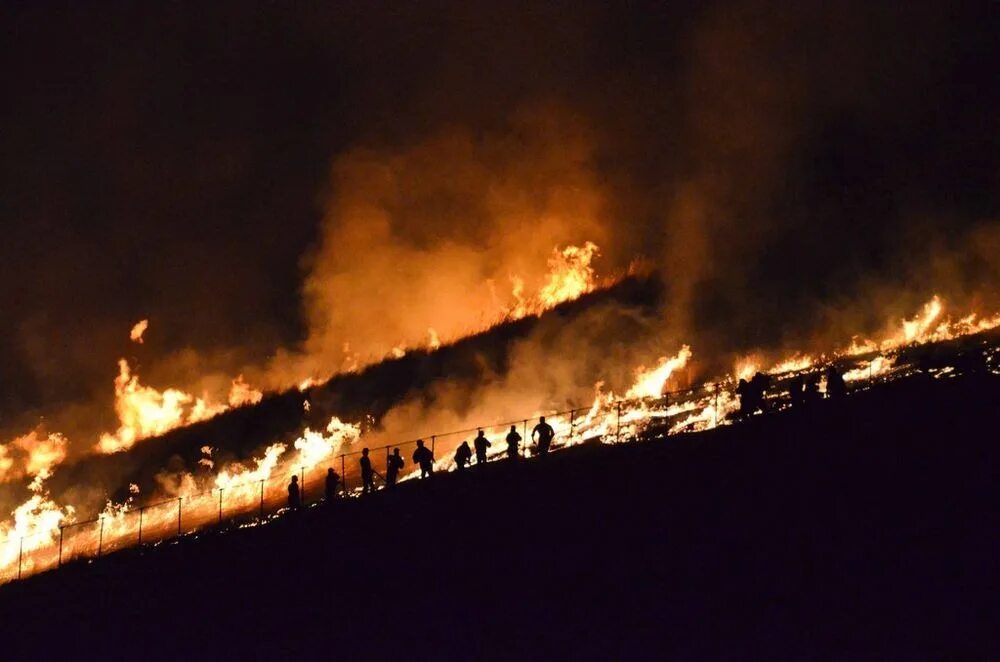 ямаяки фестиваль. гора вакакуса япония. горящая деревня японии. пожар в тц. пожар в шанхай, жилой комплекс, 2010 год.